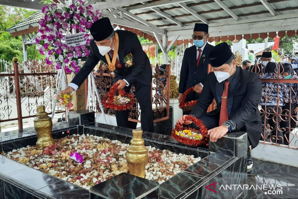 Wali Kota Jambi ziarahi makam pahlawan nasional Raden Mattaher