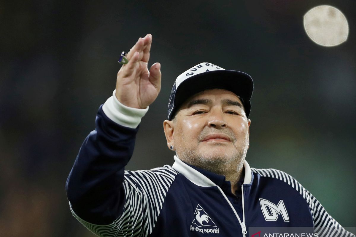 Diego Maradona meninggal dunia akibat serangan jantung