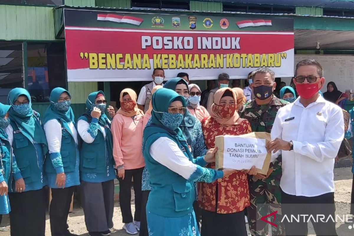 TP PKK Kalsel dan Tanbu serahkan bantuan korban kebakaran Kotabaru