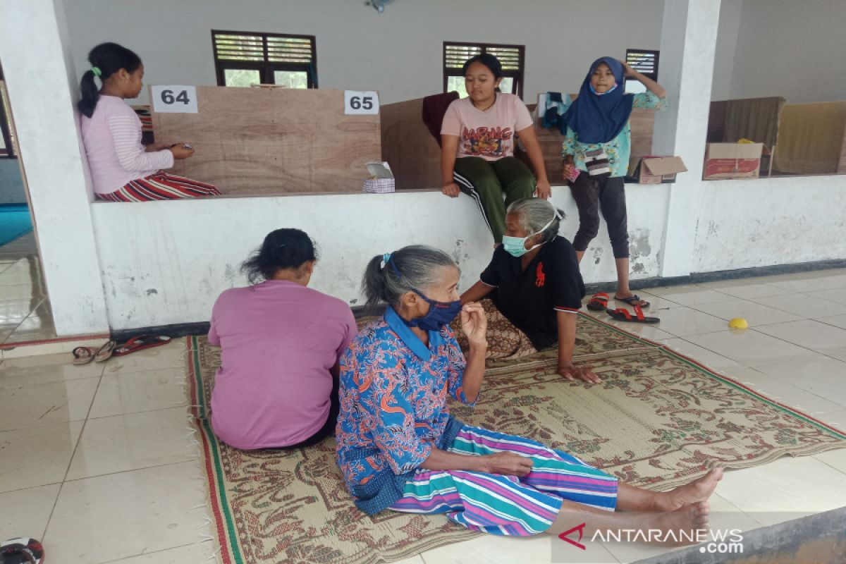 Pengungsi erupsi Merapi di Sleman butuh masker medis