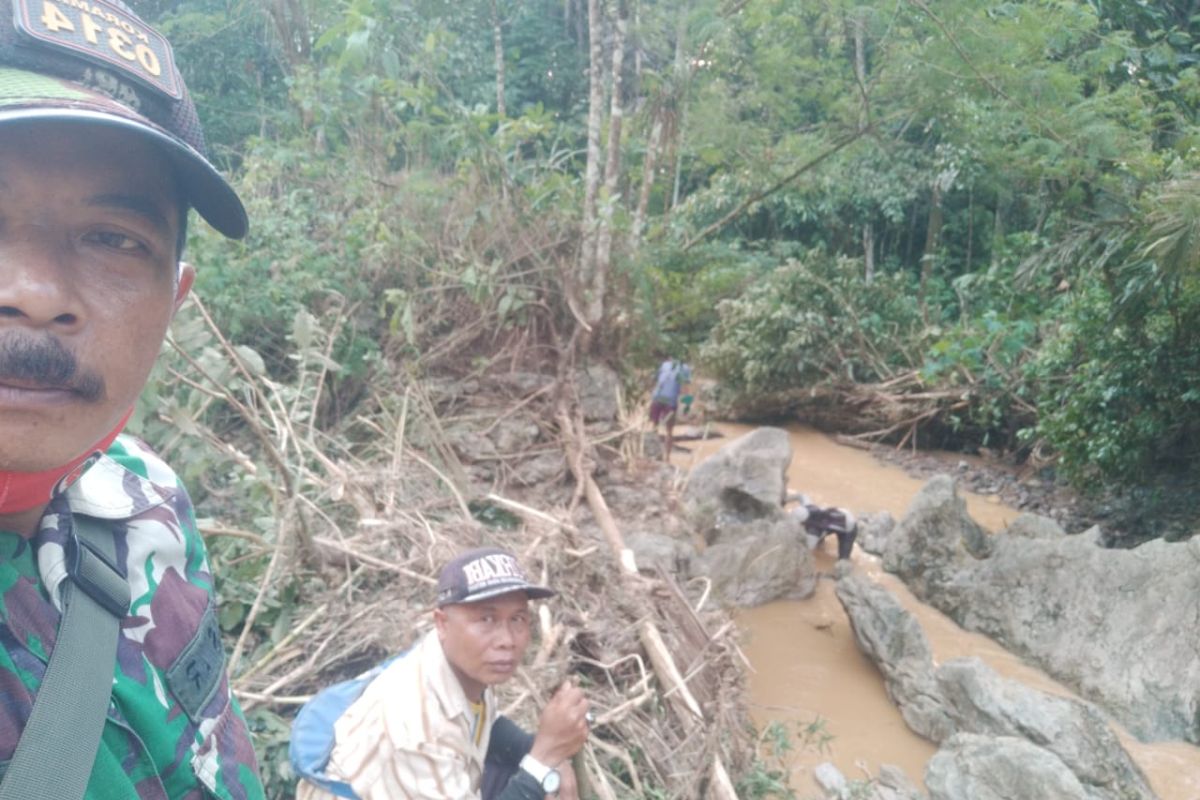 BPBD Banten cari warga Lebak terbawa arus sungai