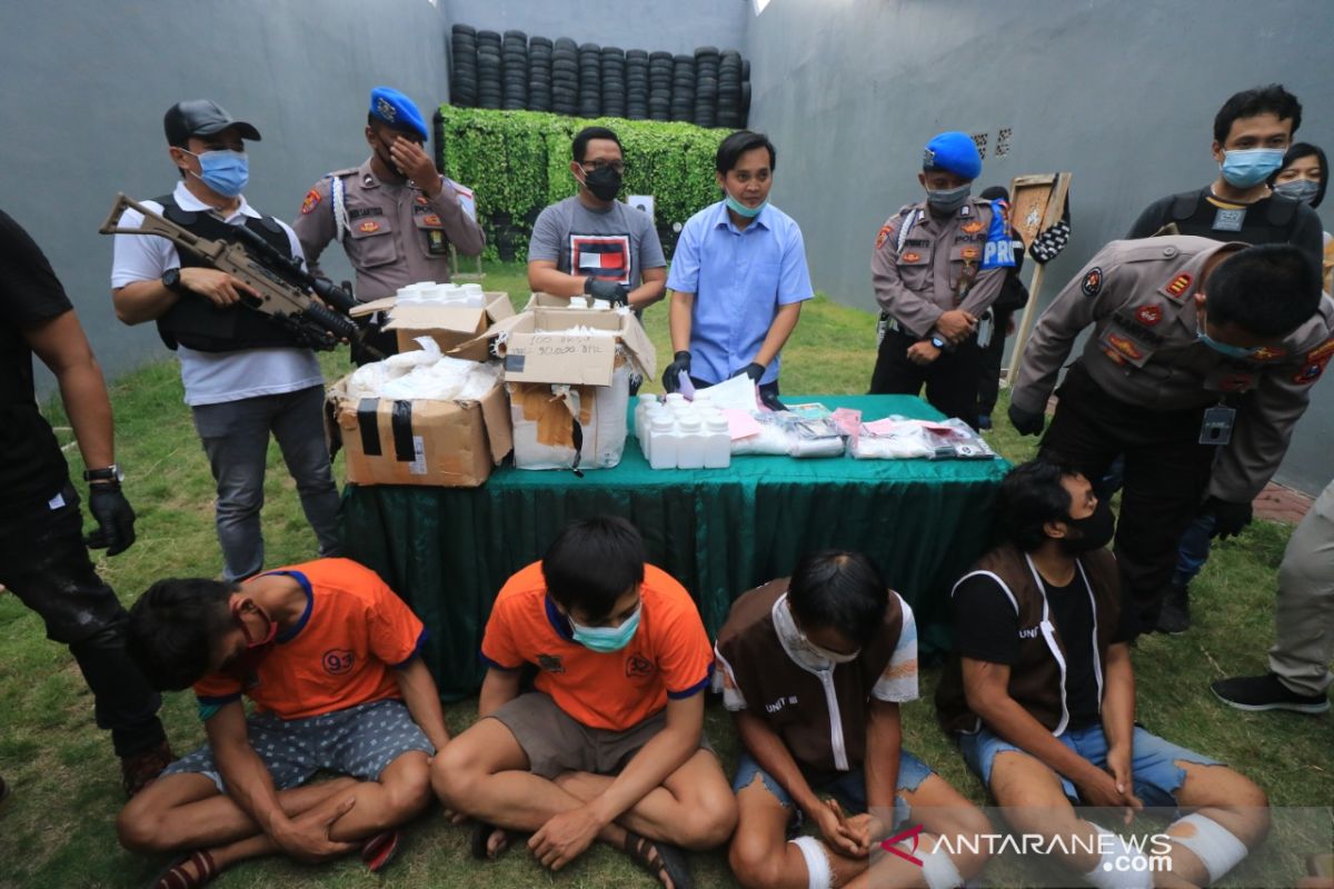 Komplotan pemasok narkoba ke Pulau Madura dibekuk