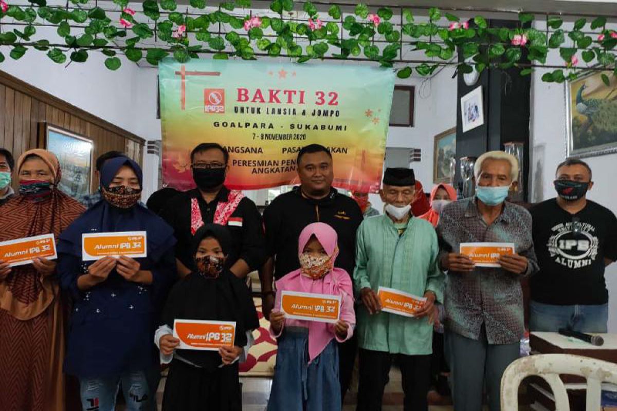 Alumni IPB berbagi kasih dalam Bakti 32 di Goalpara