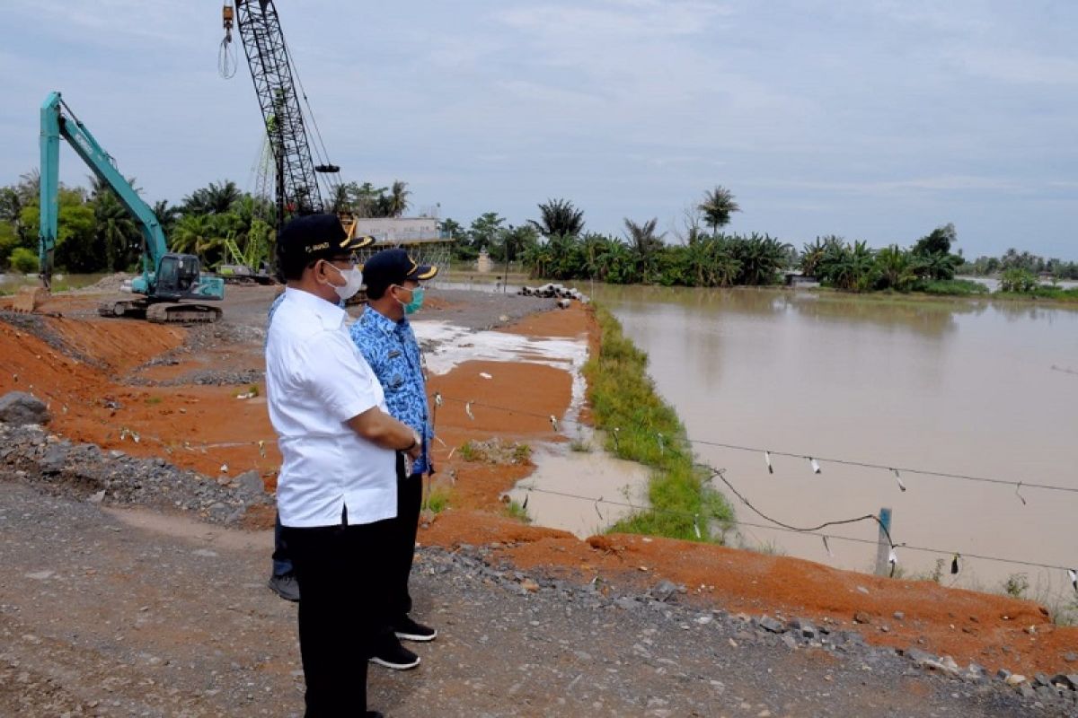 Tanggul irigasi Sei Belutu Sergai rusak diterjang banjir