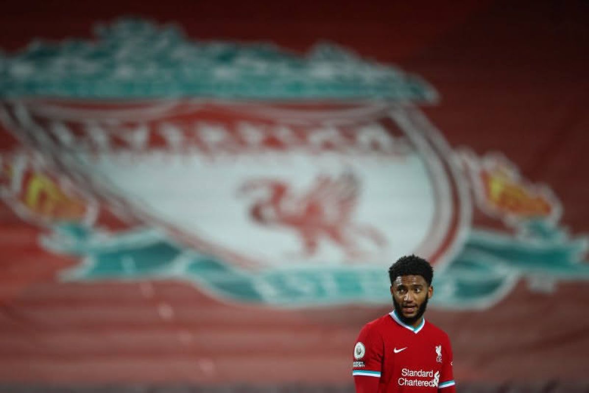 Krisis bek Liverpool makin parah setelah Joe Gomez alami cedera