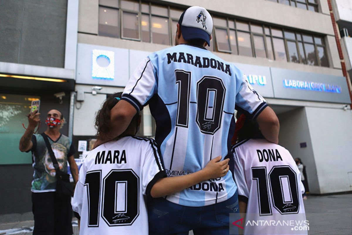 Maradona meninggalkan rumah sakit