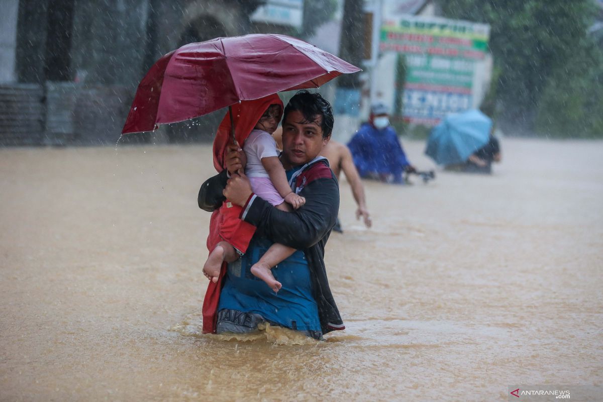 BMKG: Waspada cuaca ekstrem  dan potensi banjir sejumlah wilayah