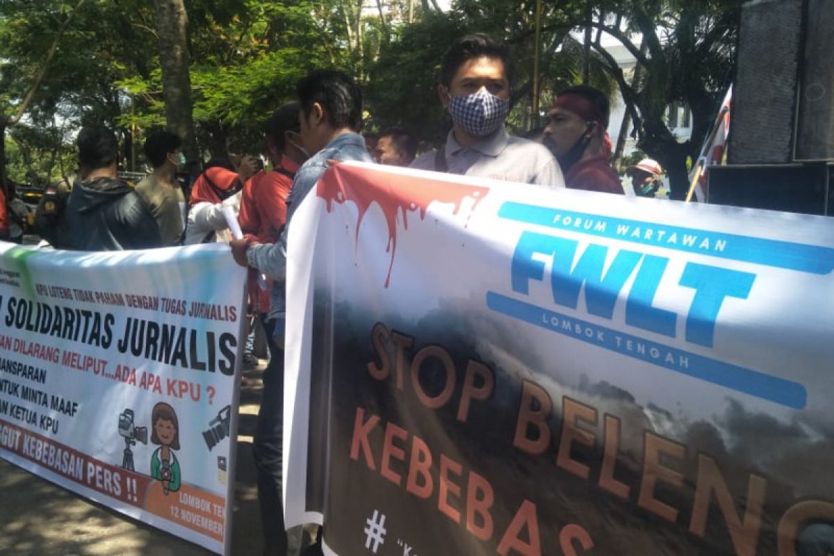 KPU Lombok Tengah didemo wartawan