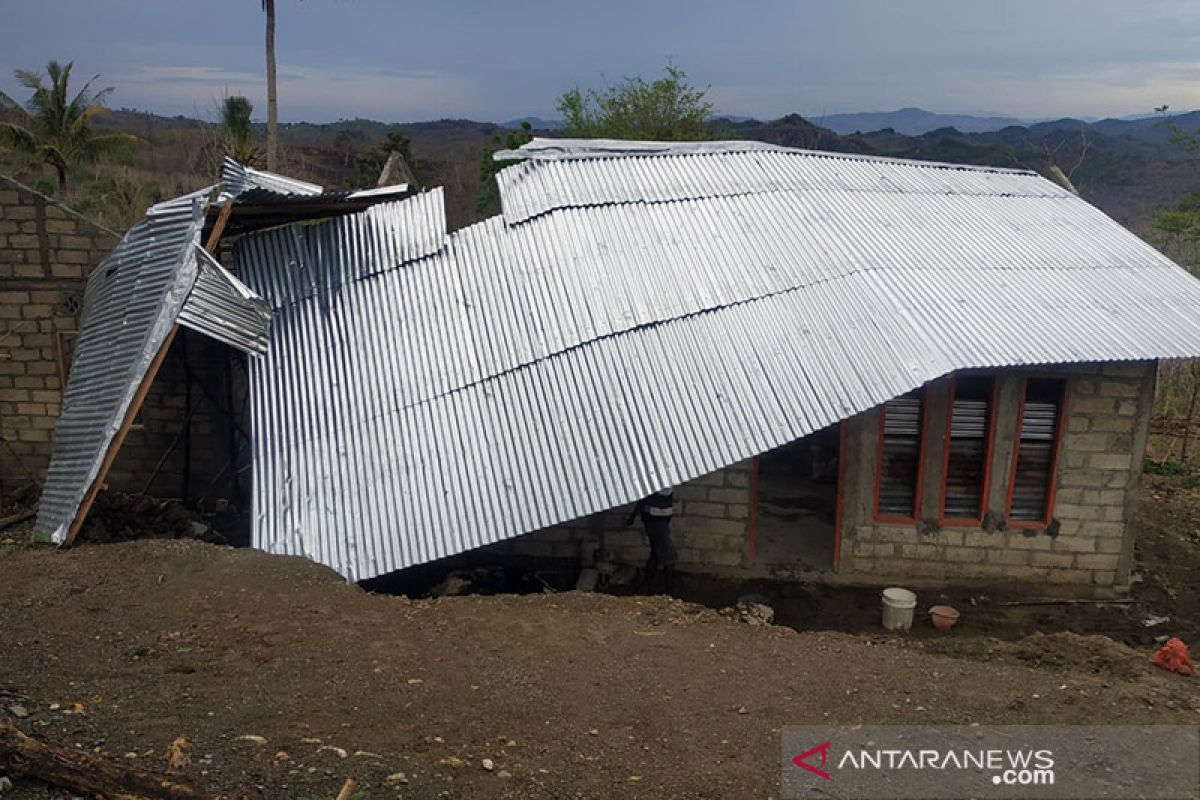 Puting beliung akibatkan 20 bangunan rusak di Timor Tengah Utara