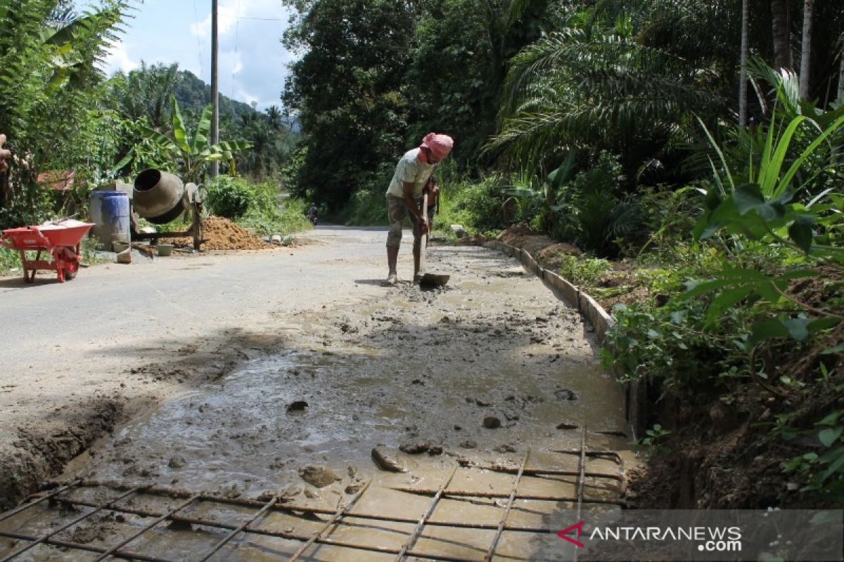 Ruas jalan Angkola Selatan Tapsel terus dibenahi