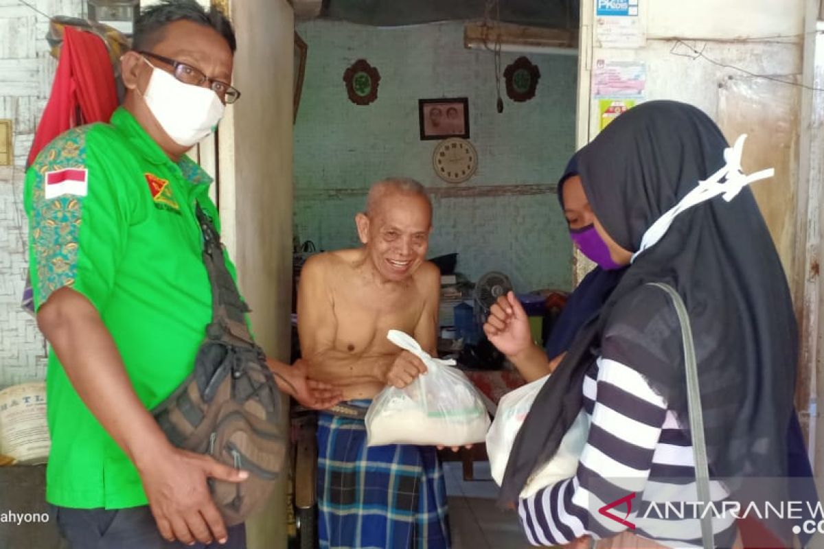 RAPI Pamekasan  bagikan sembako pada warga terdampak COVID-19