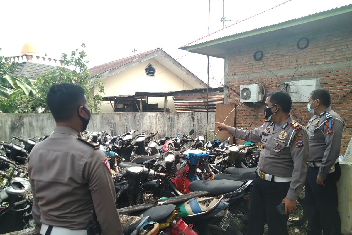 Tahunan tak dijemput pemilik, puluhan sepeda motor barang bukti sitaan menumpuk di Polres Payakumbuh