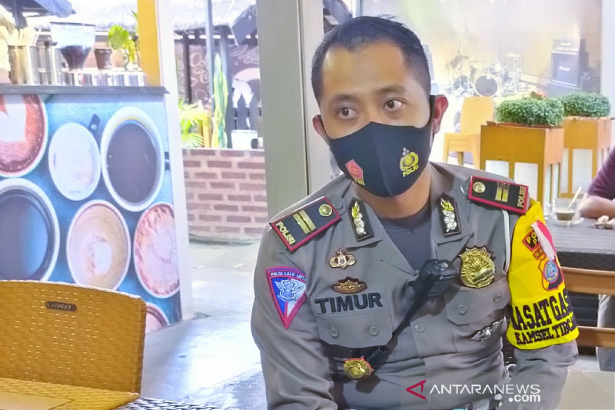 Satlantas Polres Palu bagi 5000 masker dalam Operasi Zebra 2020