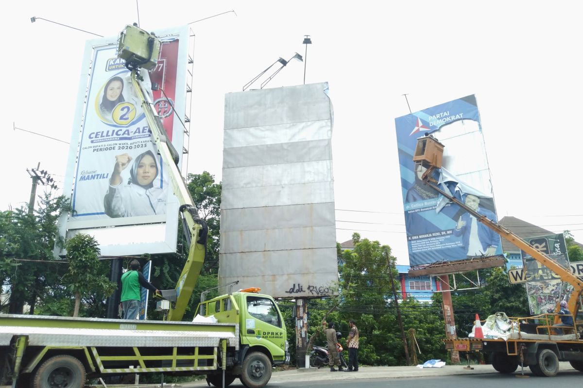 Bawaslu Karawang tertibkan alat peraga kampanye di tempat terlarang