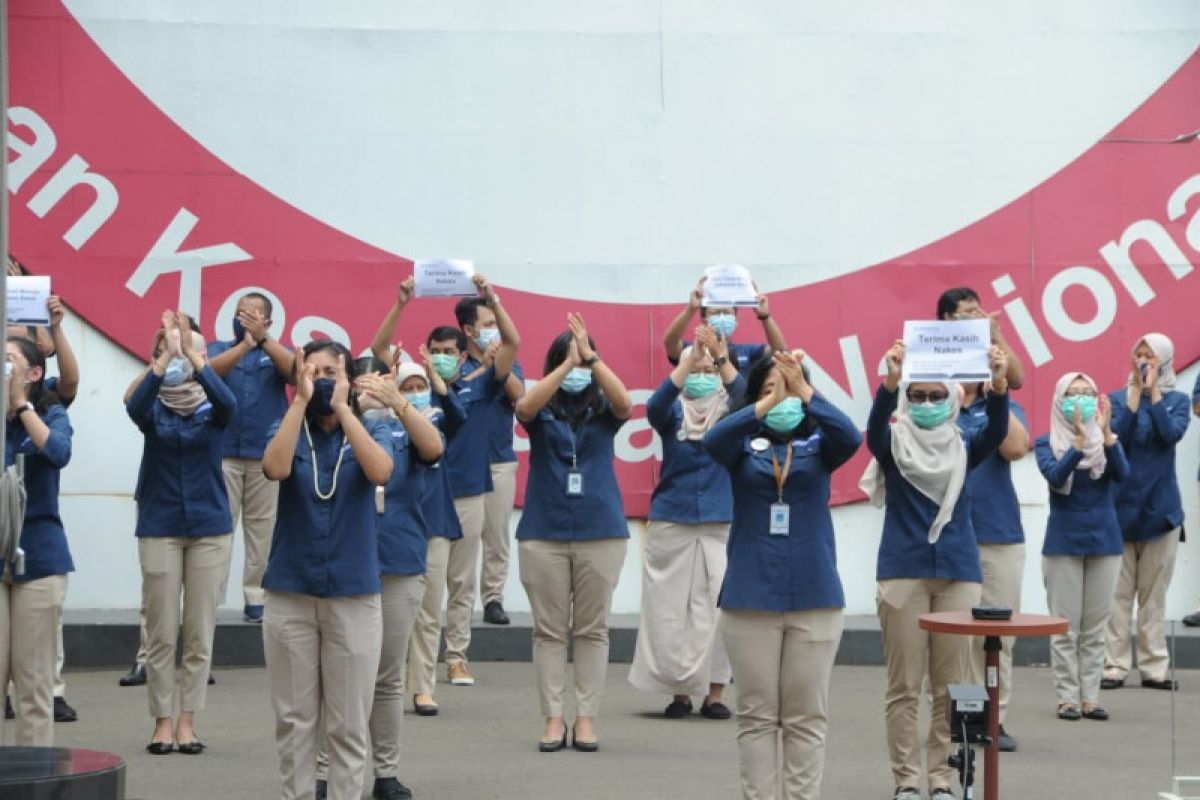 Tepuk tangan 56 detik digaungkan hormati pahlawan COVID-19