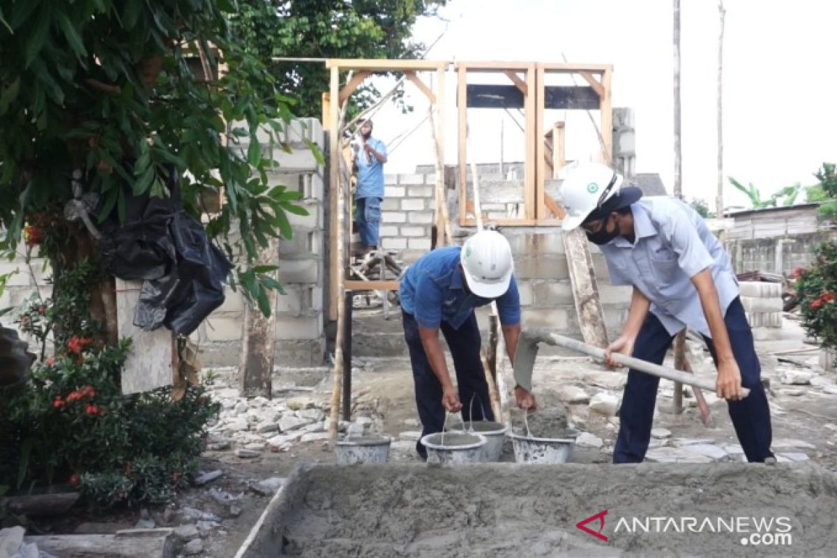 PT Timah renovasi rumah warga Bangka Kota