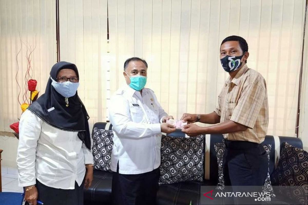 Dinsos Solok serahkan bantuan alat musik ke komunitas pengamen