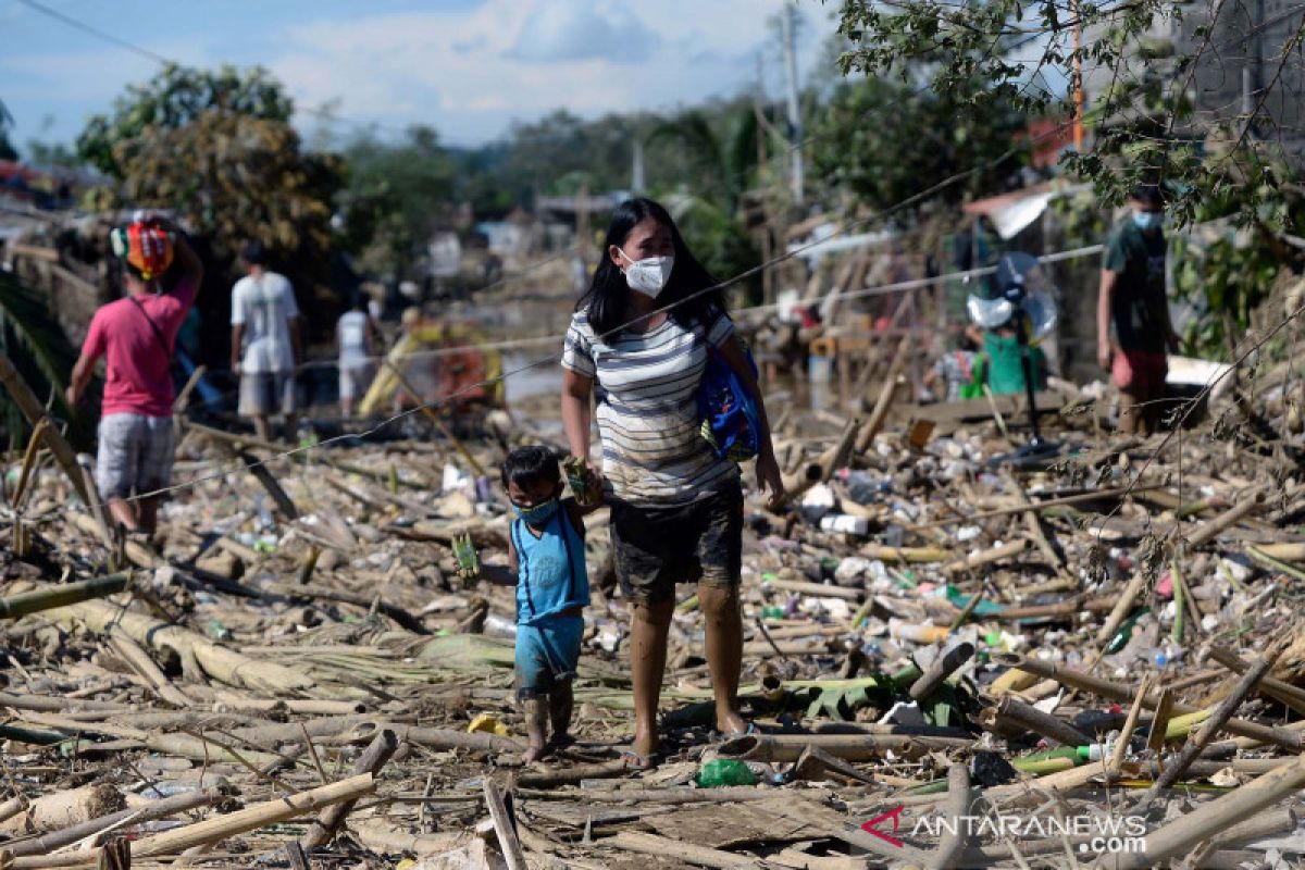 Topan Vamco landa Filipina