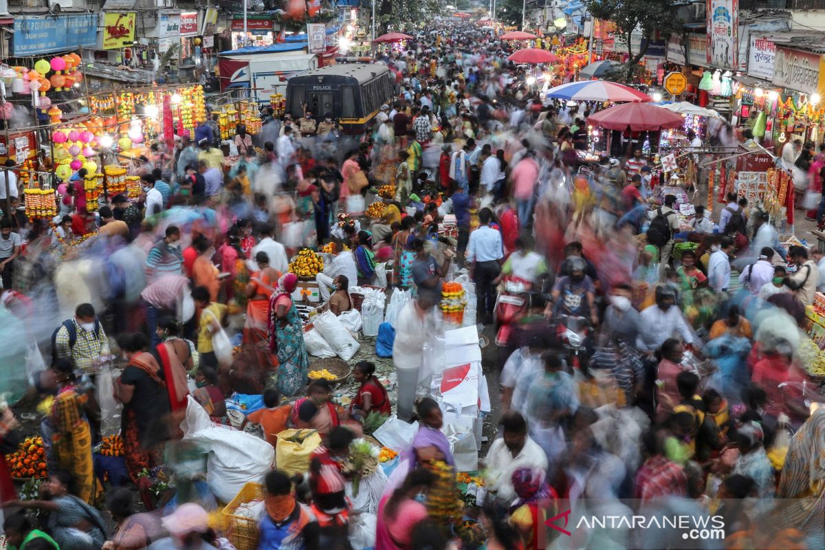 Festival besar Hindu cemaskan India saat kasus COVID meningkat