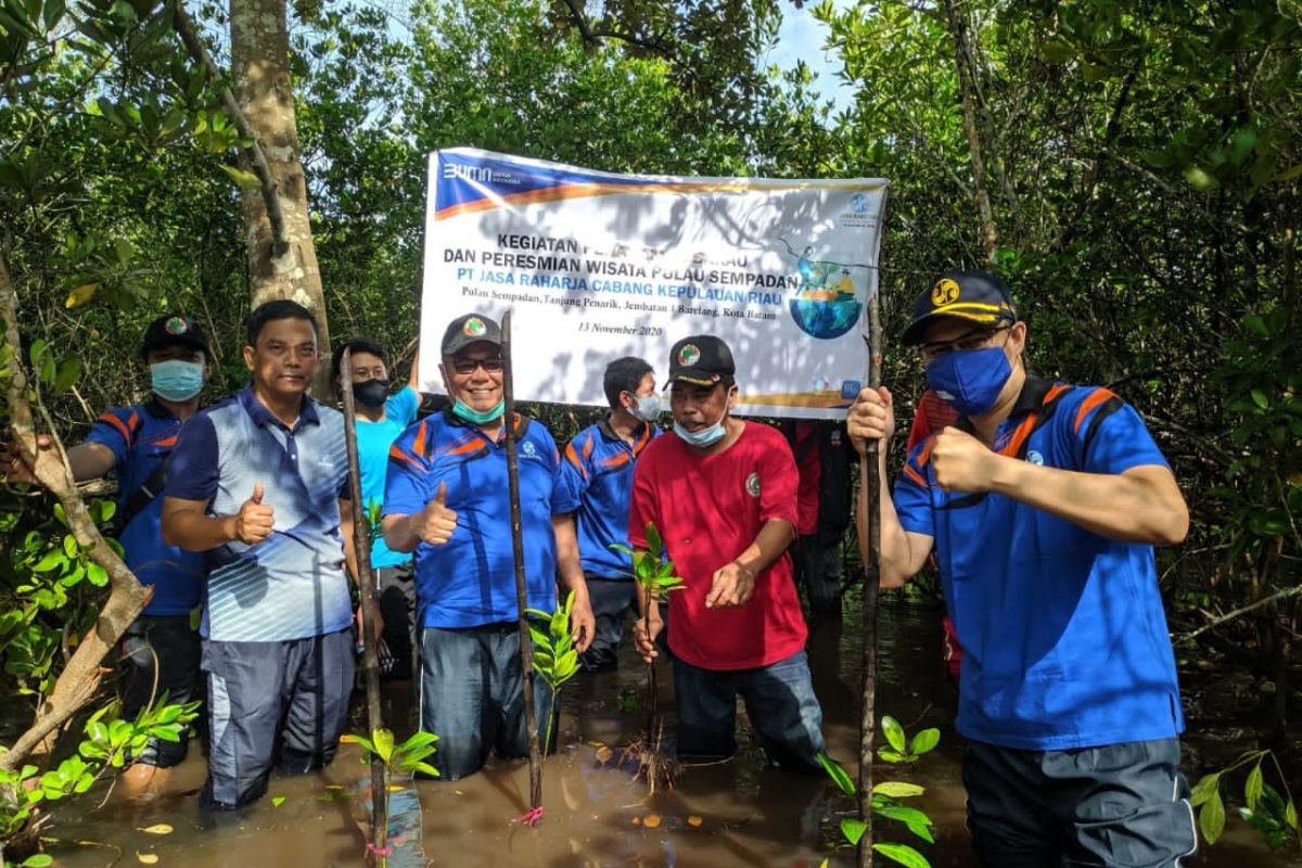 Jasa Raharja Kepri tanam ribuan pohon di Pulau Sempadan