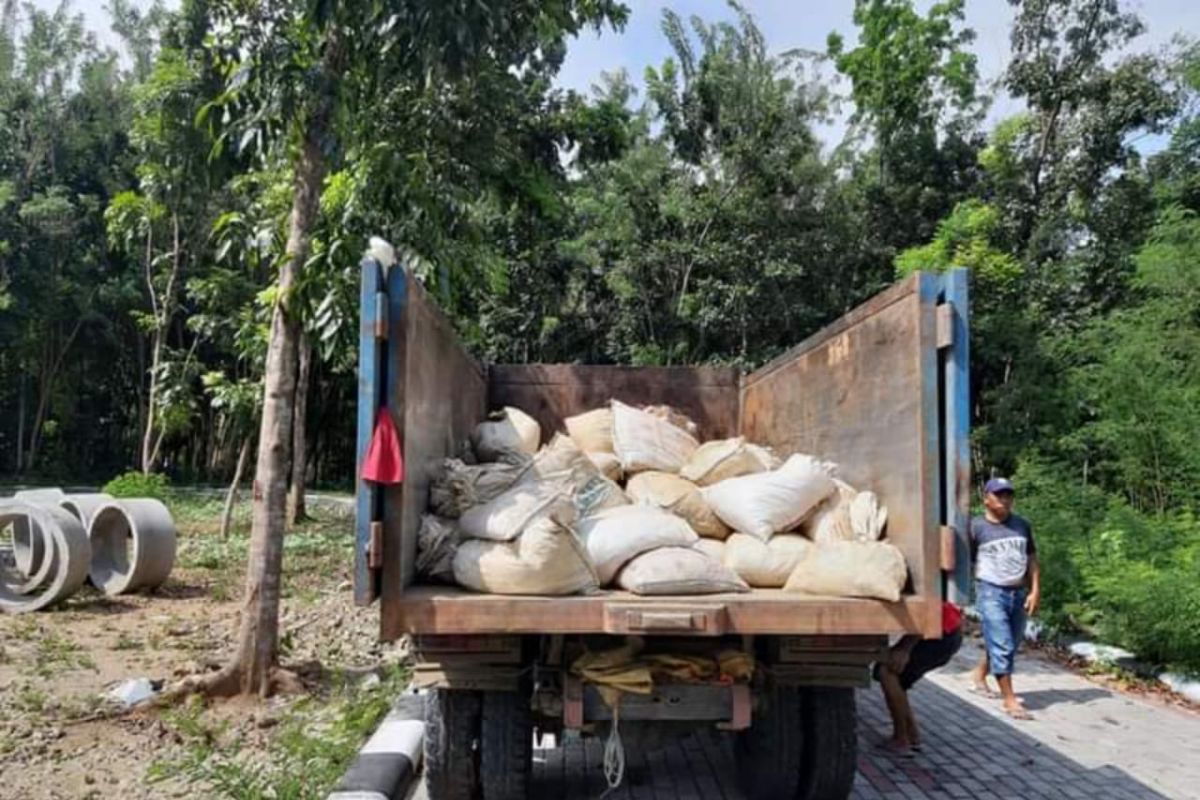 Petugas gabungan di Minahasa Tenggara amankan ratusan penambang liar