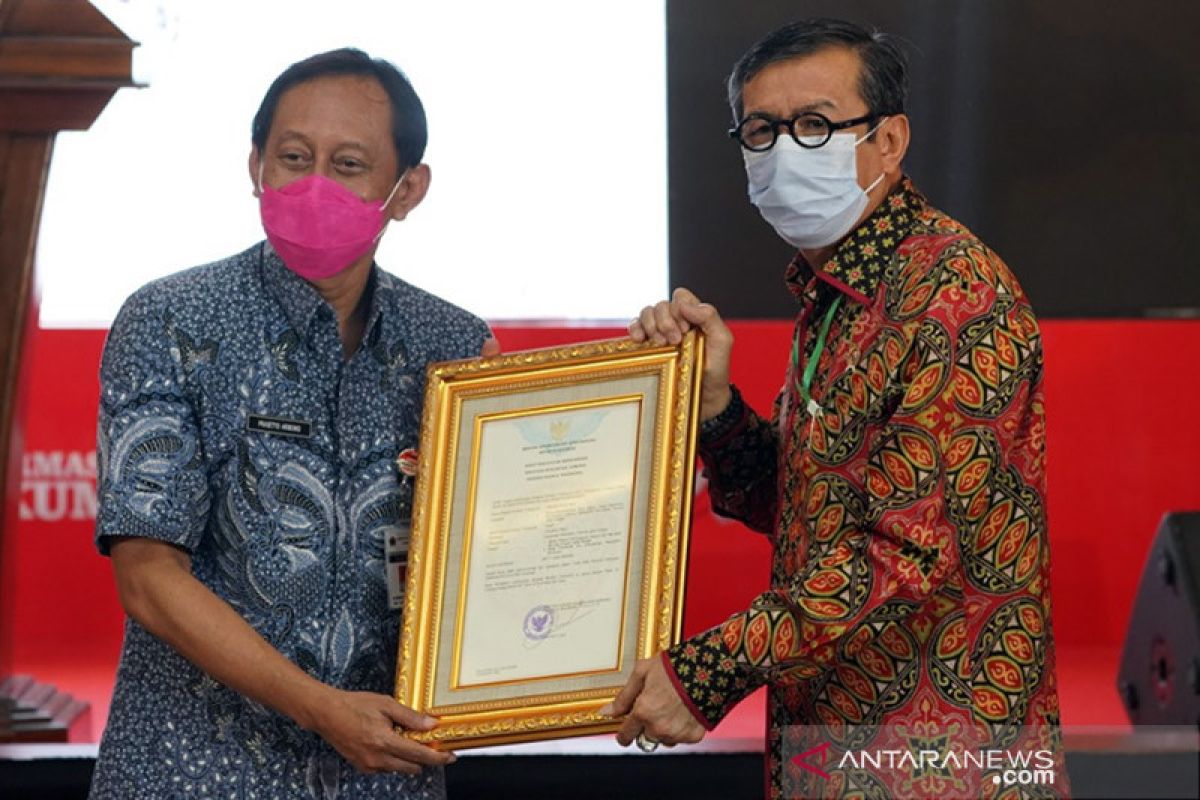 Yasonna serahkan sertifikat HaKI Tari Daeng dan Wayang Otok Obrol