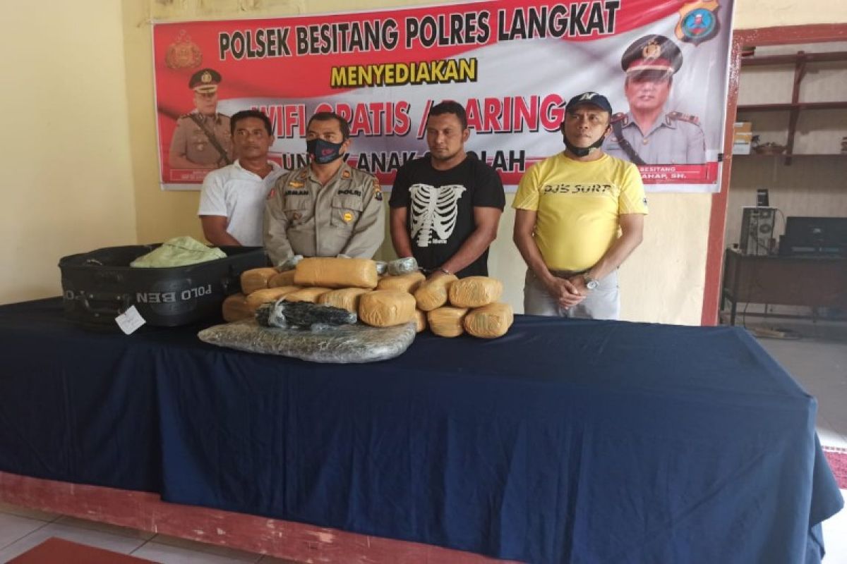 Polsek Besitang tangkap warga Tanjung Pinang bawa 23,5 kilogram ganja