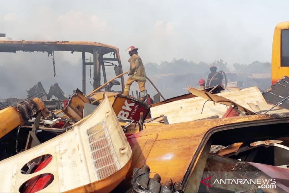 Transjakarta yang terbakar sempat diminta Bupati jadi bus sekolah