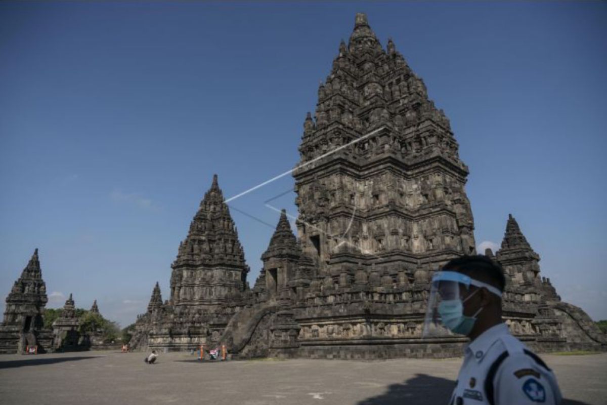 Ini paket ngabuburit di Borobudur dan Prambanan