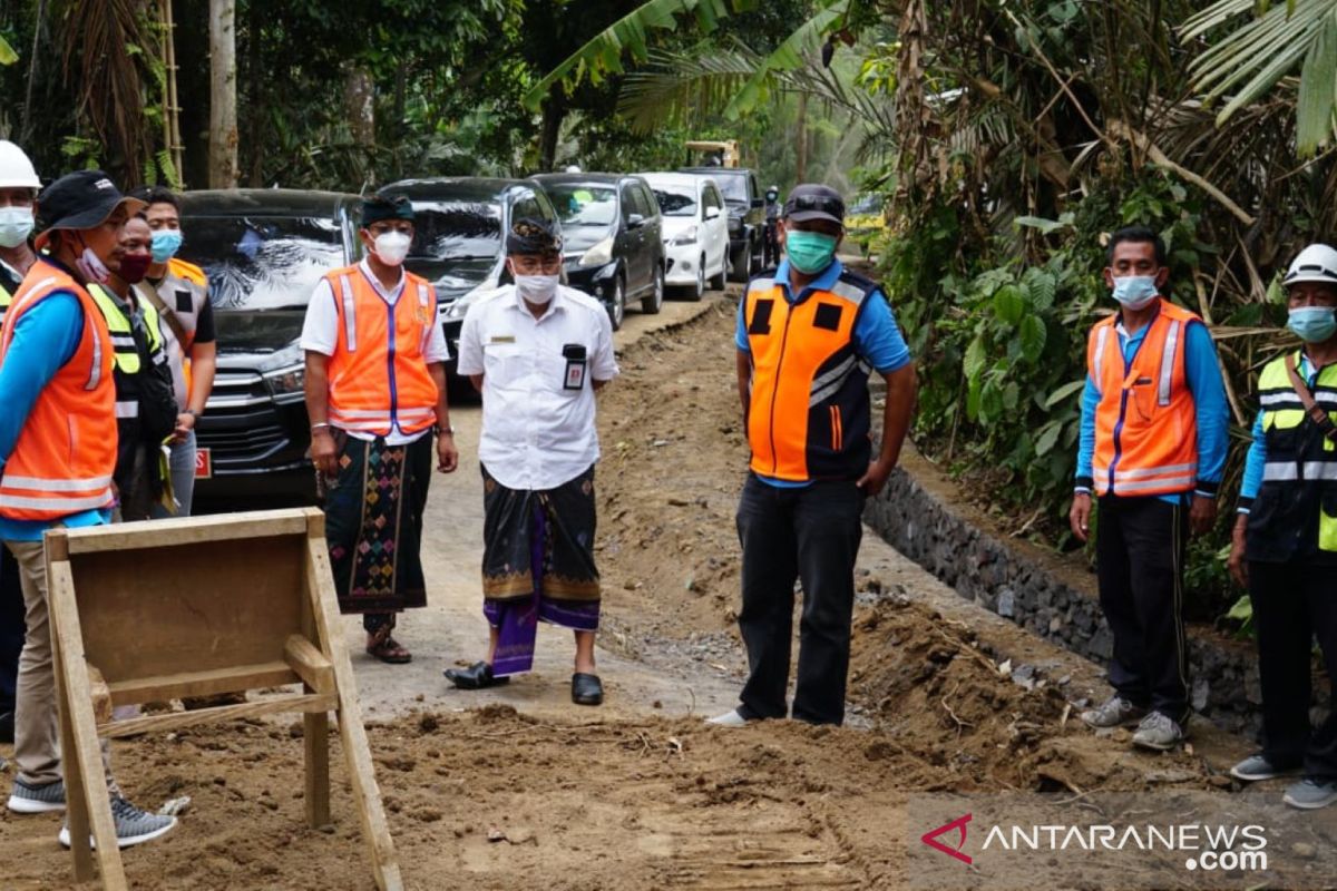 Sekda Karangasem pantau pengerjaan ruas jalan Desa Sibetan-Kutabali