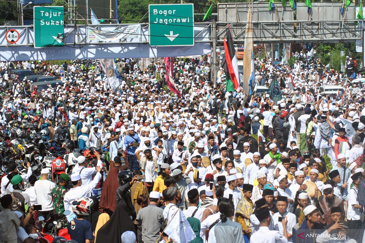 Banyak massa terkonfirmasi COVID-19, Rizieq Shihab harus setop bikin acara