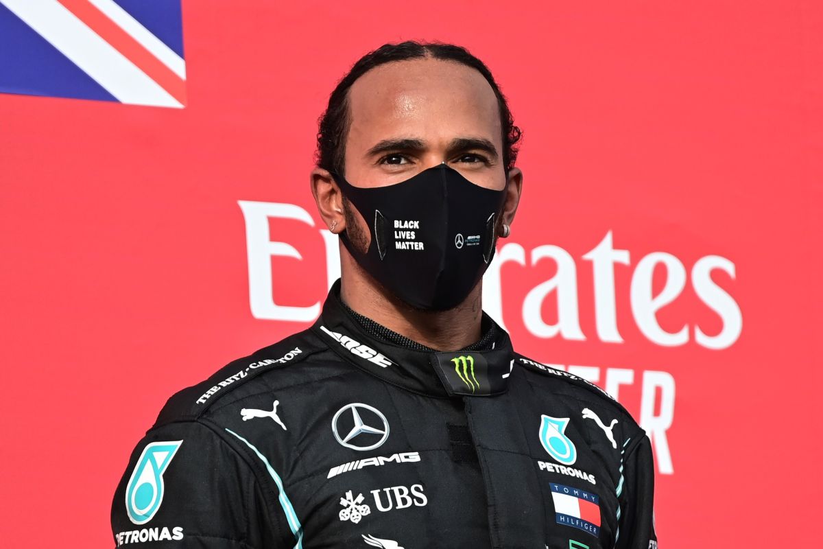 Juara F1 Lewis Hamilton positif terjangkit COVID-19