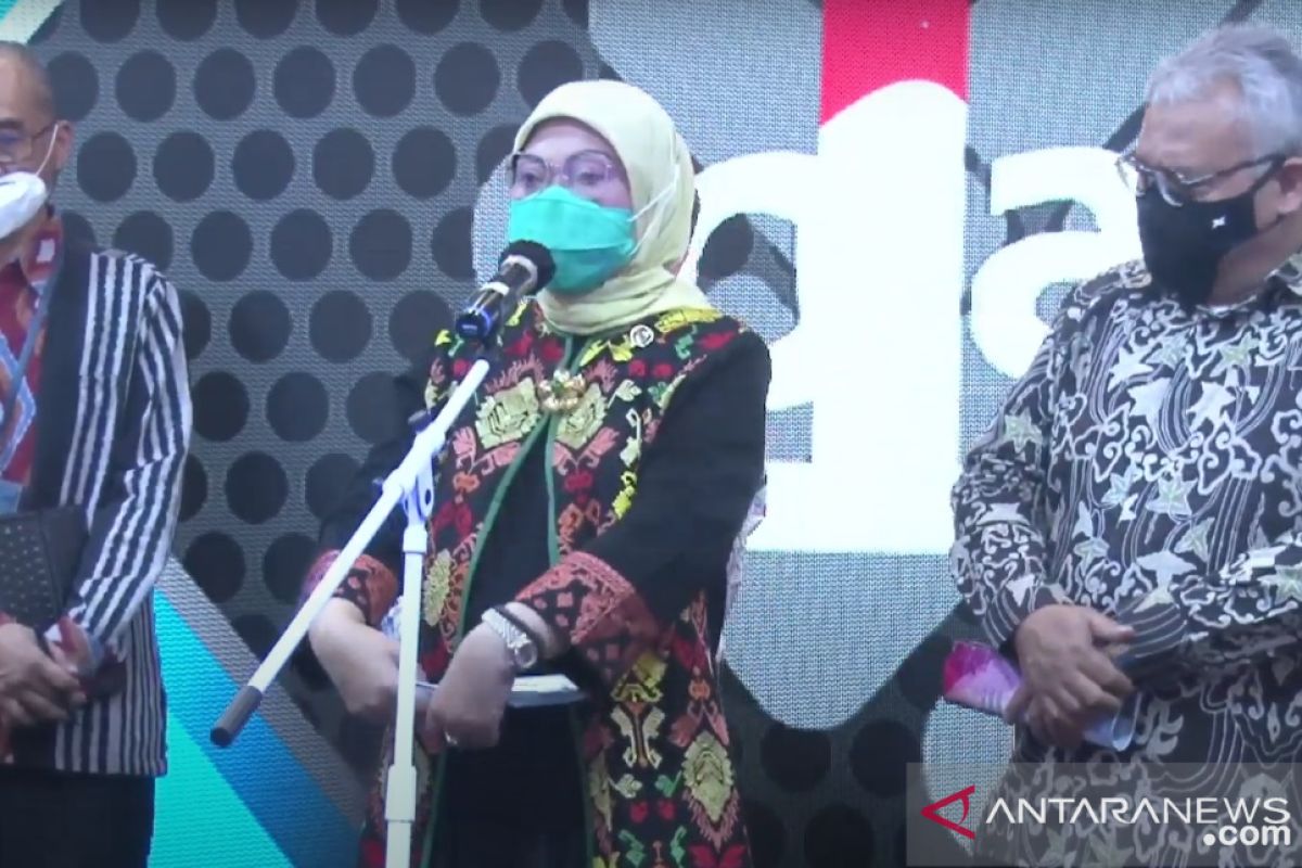 Menaker Ida Fauziyah  bantah tunda penyaluran subsidi gaji termin II