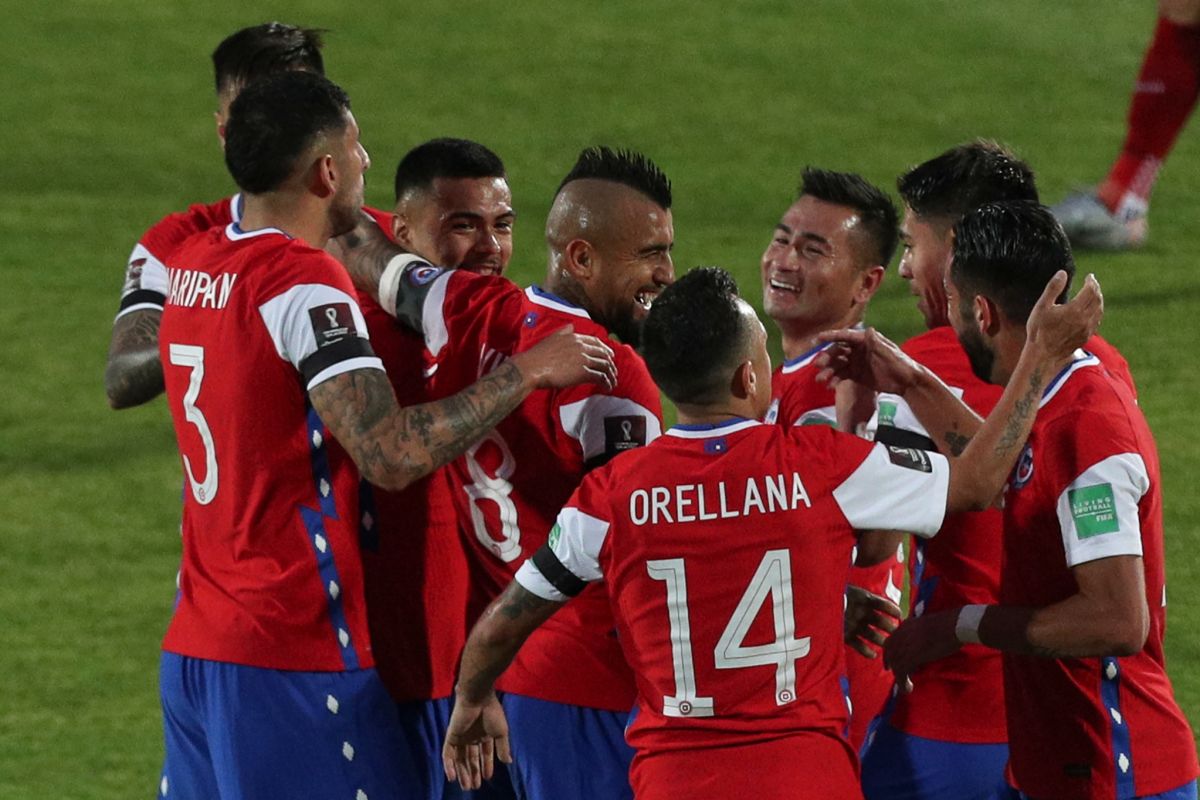 Dia gol Arturo Vidal bawa Chile kalahkanan Peru