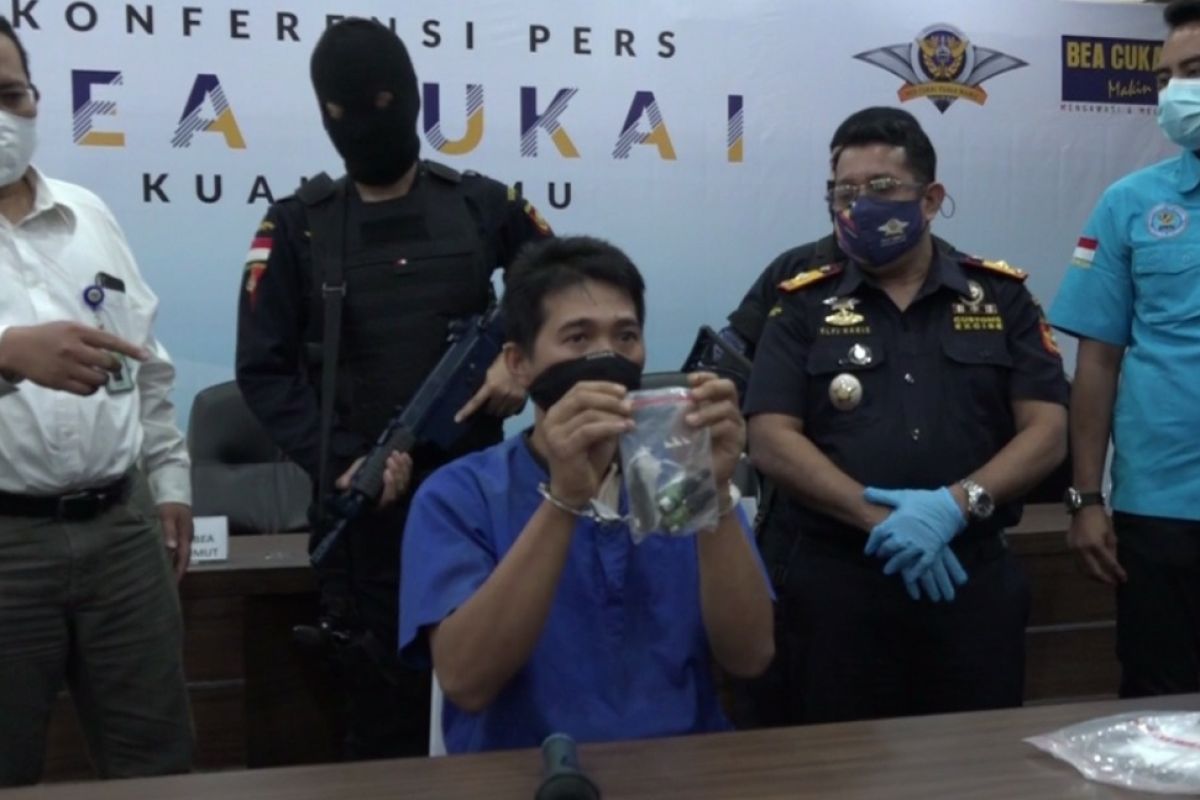 Bea Cukai Bandara Kualanamu gagalkan pengiriman narkotika cairan dari China