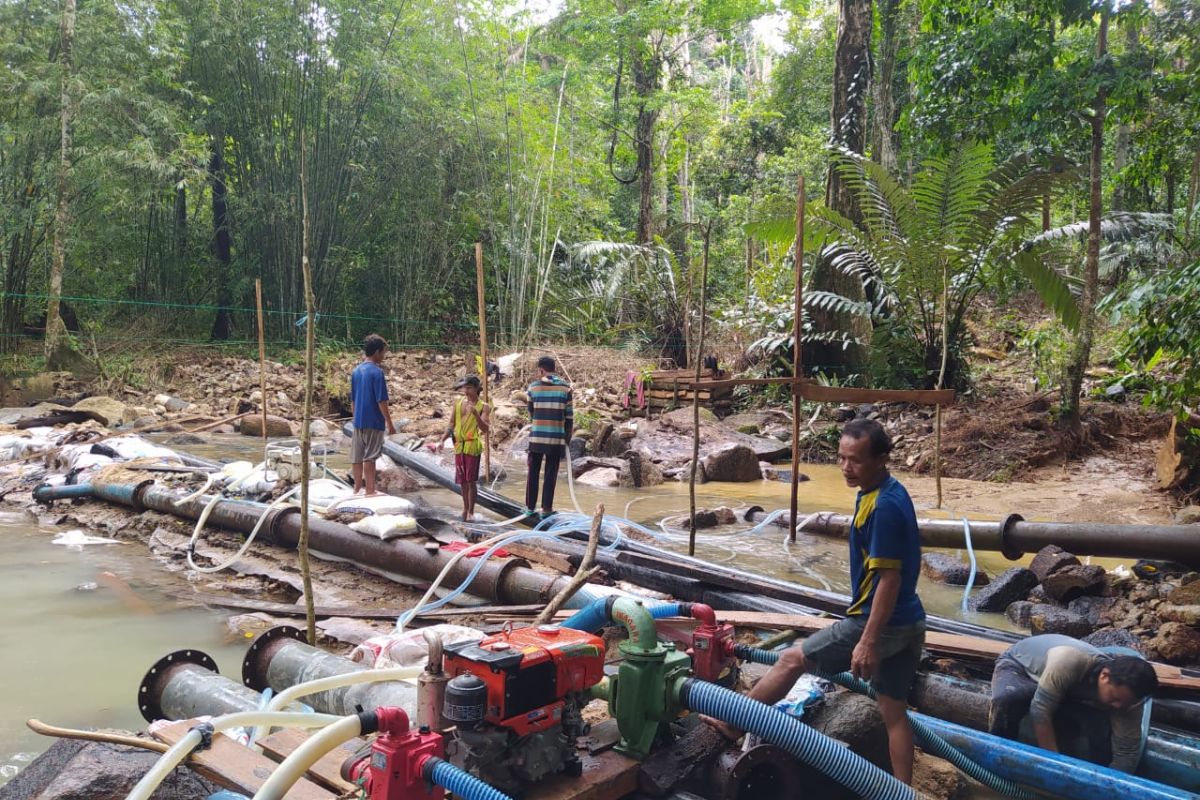 Perbaikan sumber air Lubuk Tapah Kayong Utara terancam cuaca buruk