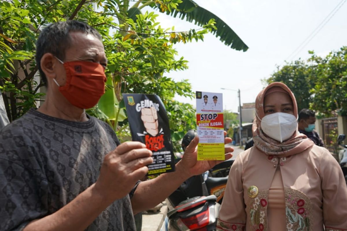 Wali Kota Mojokerto Ning Ita blusukan sidak rokok tanpa pita cukai