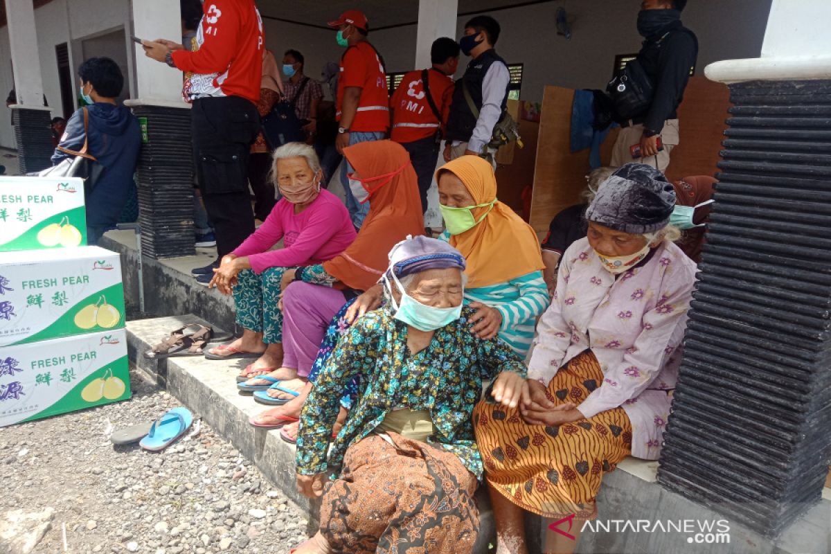 BPBD Sleman meminta kelompok relawan di pengungsian Merapi melapor