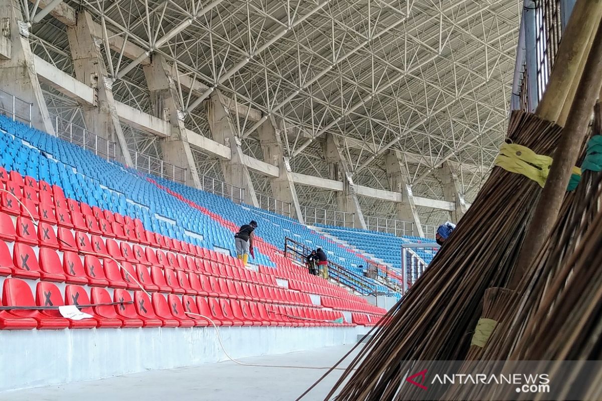 Petugas bersihkan venue pembukaan MTQ Nasional