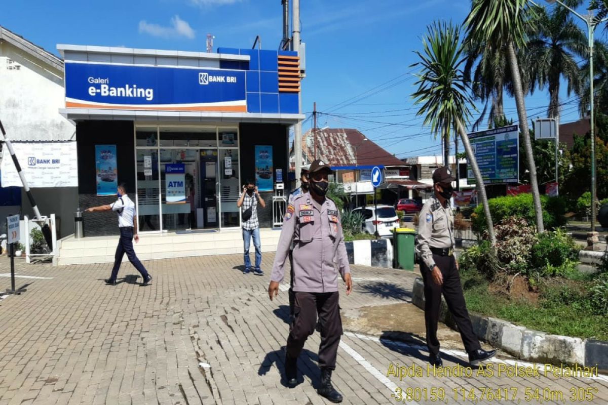 Polisi patroli kawasan ATM Bank BRI Unit Pelaihari