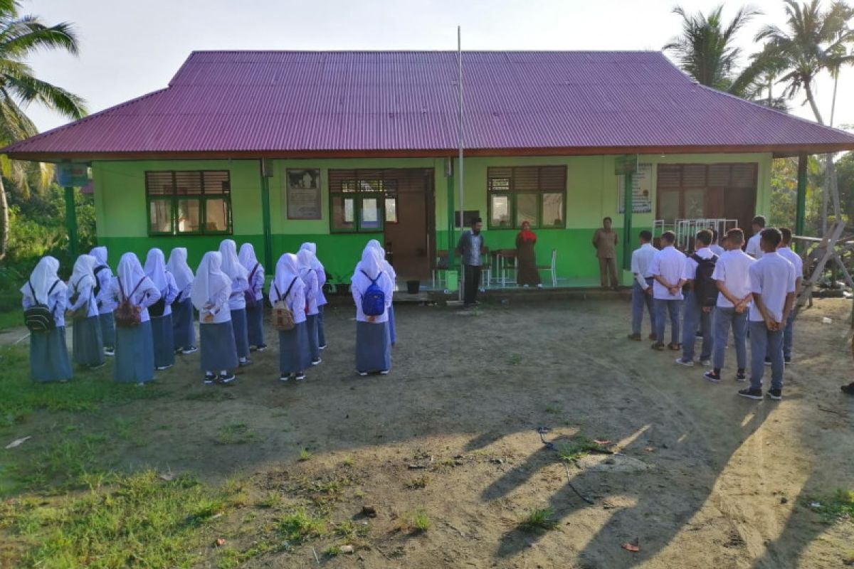 Membangun rumah ilmu di Bumi Sikerei