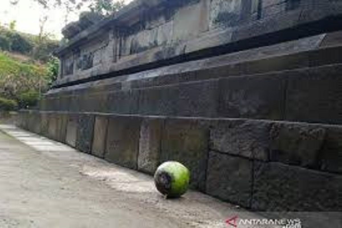 Ritus kepahitan di Candi Pendem Gunung Merapi, Magelang