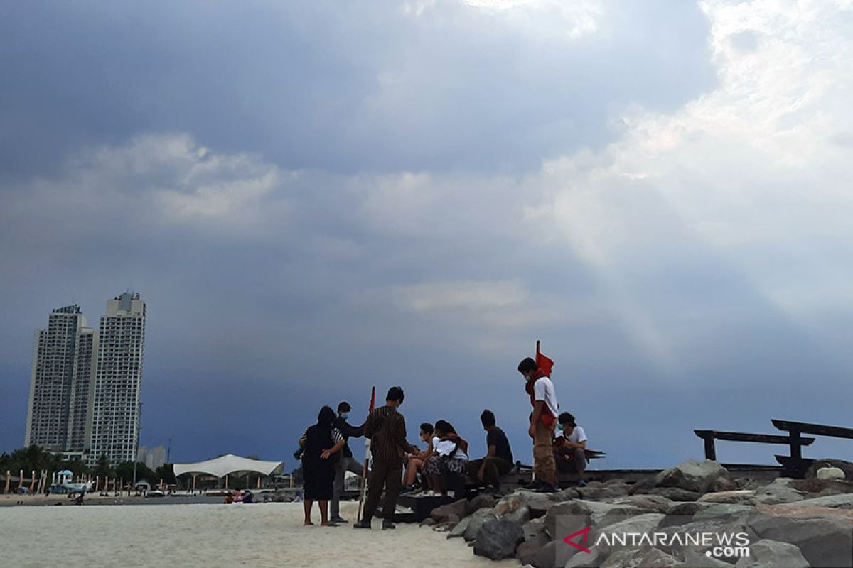 BMKG prediksi cuaca Jakarta cerah berawan Selasa