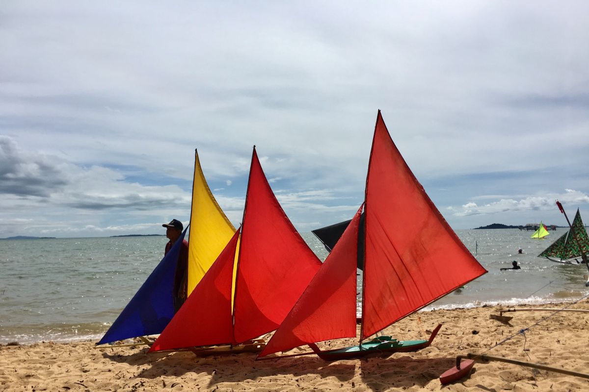Ratusan Jong berpacu di Pantai Sembulang, Pulau Rempang