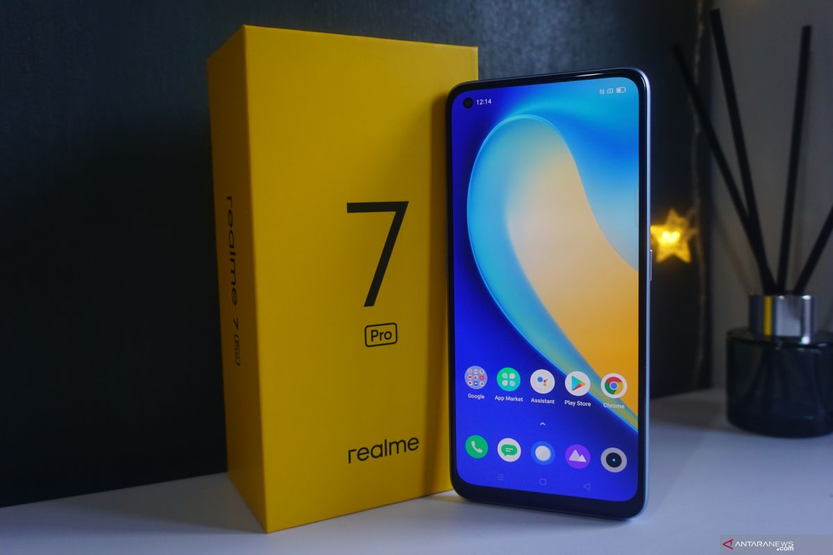 Realme 7 Pro, ponsel menengah rasa 