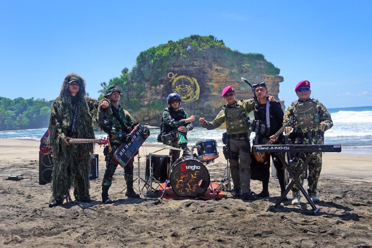 Gung Ho Band rilis lagu berjudul "Send The Marines" saat HUT Marinir