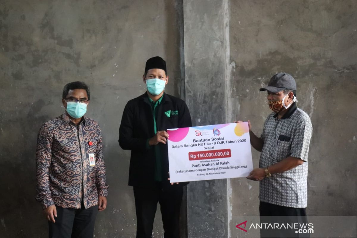 OJK Sumbar bersama DD Singgalang serahkan bantuan Rp150 juta ke Panti Asuhan Al Falah