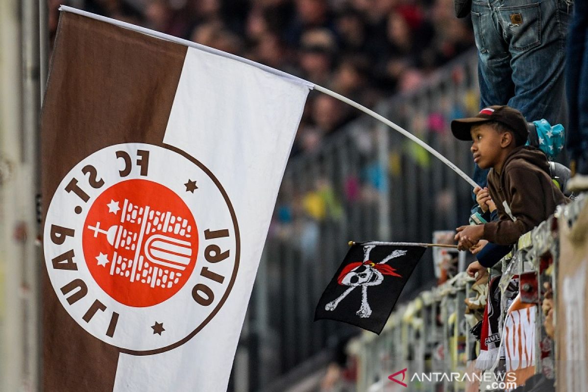 Klub kasta St. Pauli swaproduksi jersey mulai musim depan