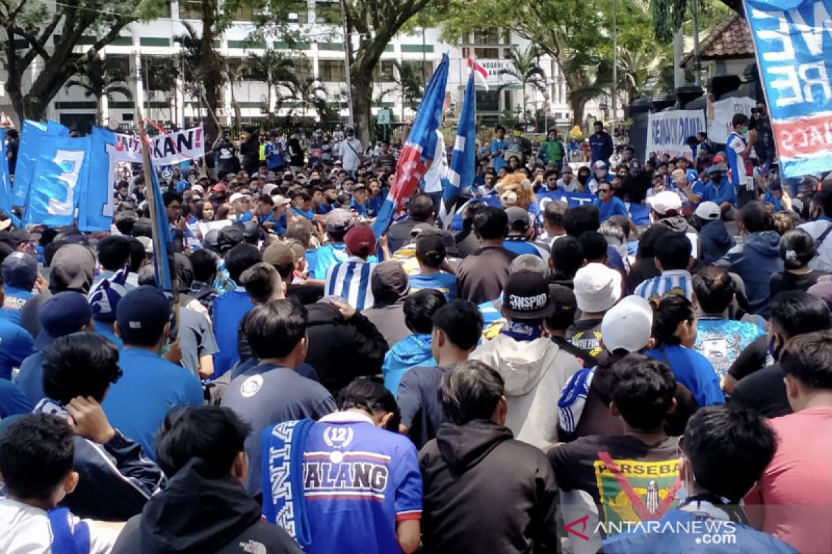 Aremania gelar aksi damai minta Arema bersatu