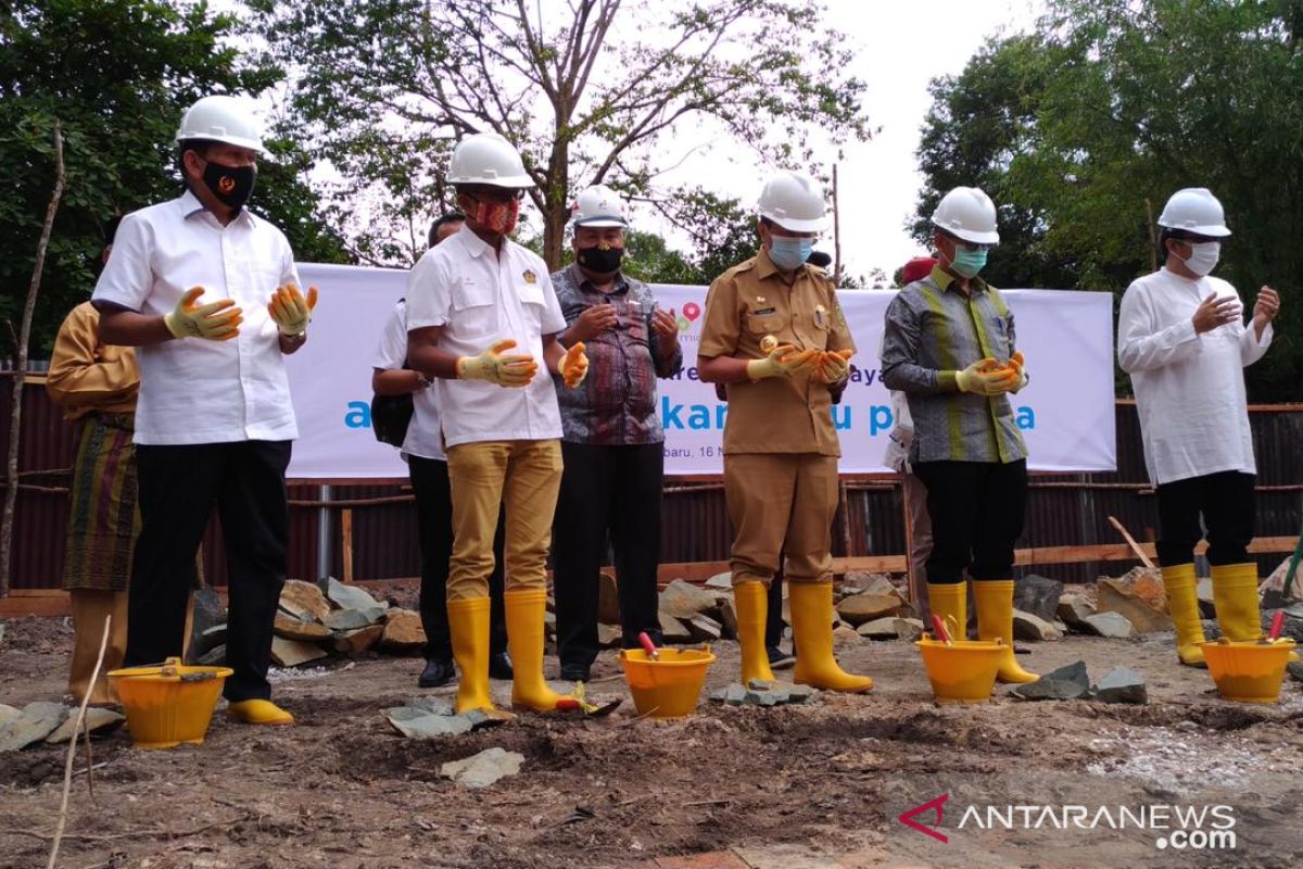 Sentra ekonomi kreatif dibangun di LAM Riau, Gubri letakkan batu pertama